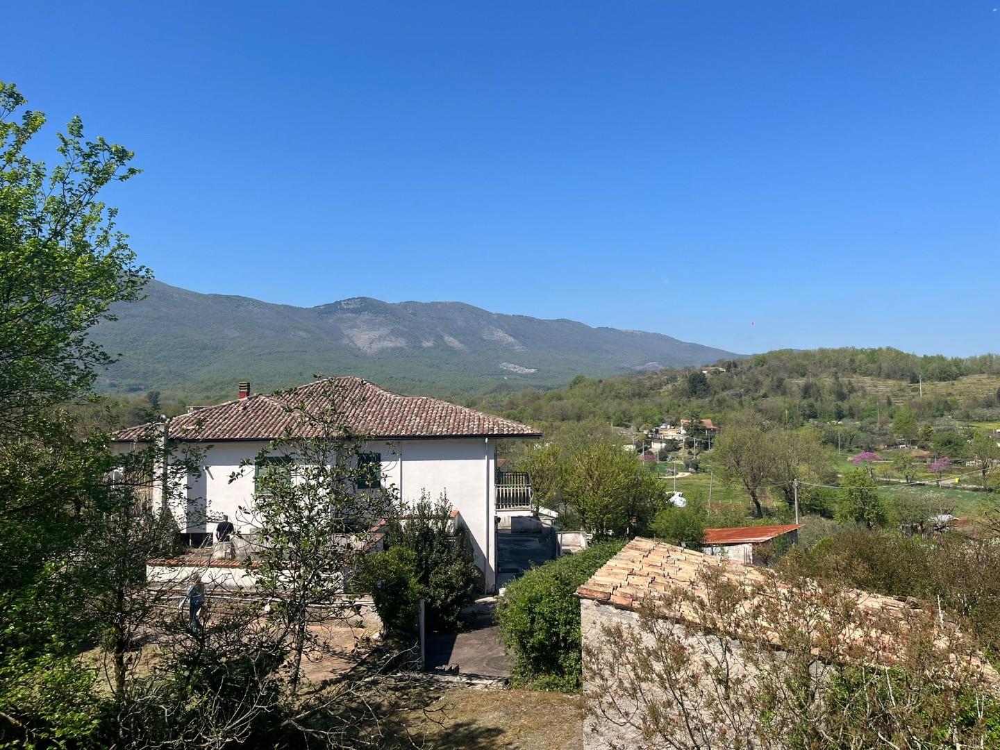 Villa Bifamiliare con giardino, Esperia monticelli