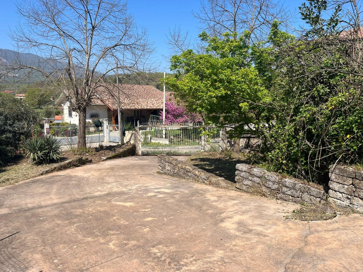 Villa Bifamiliare con giardino, Esperia monticelli
