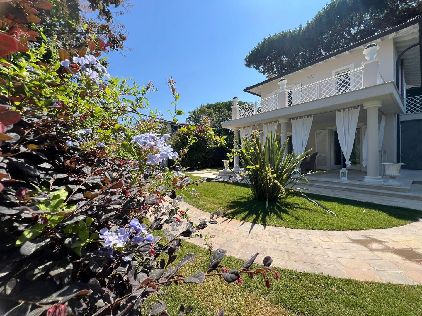 Villa arredata in affitto, Forte dei Marmi vittoria apuana