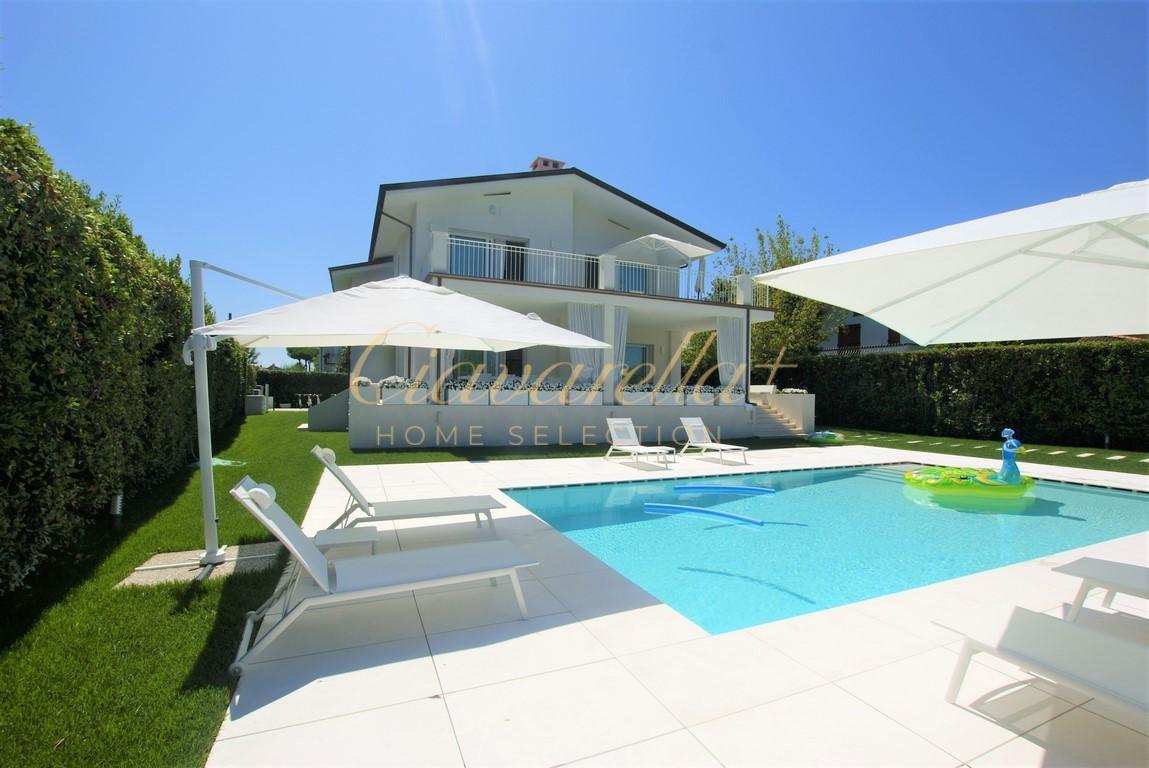 Villa arredata in affitto, Forte dei Marmi semicentro