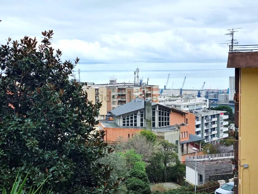 Appartamento in vendita a Savona, Valloria