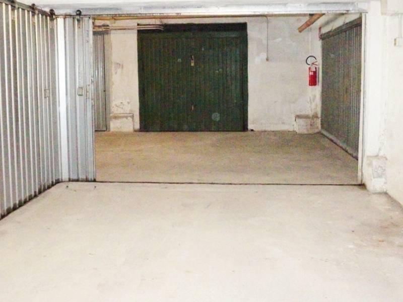 Garage/Box in vendita a Albisola Superiore