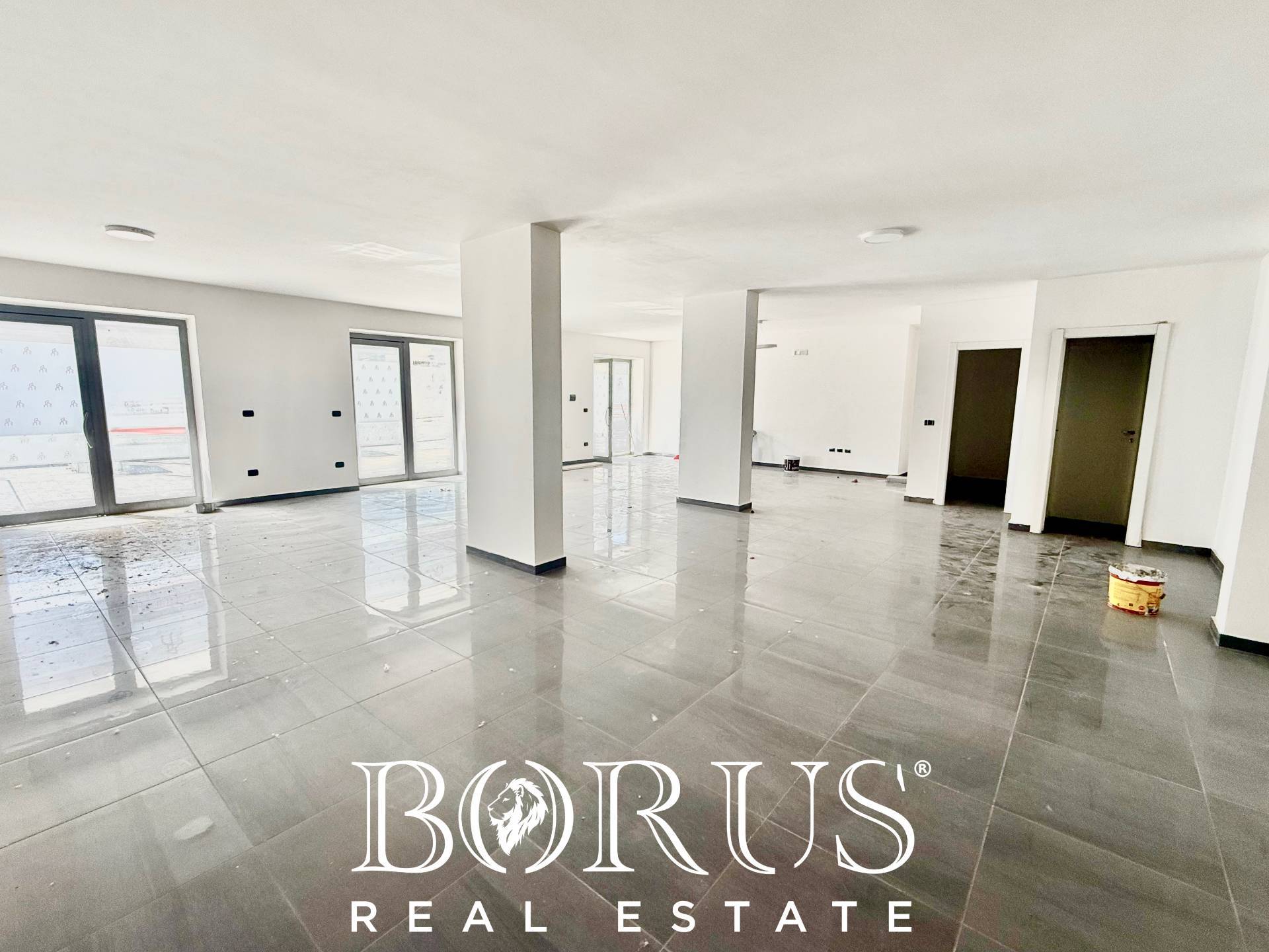 Locale commerciale in vendita a Santa Maria Capua Vetere