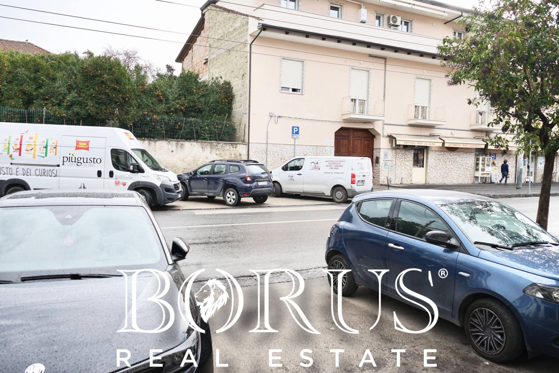 Locale commerciale in affitto a Teverola