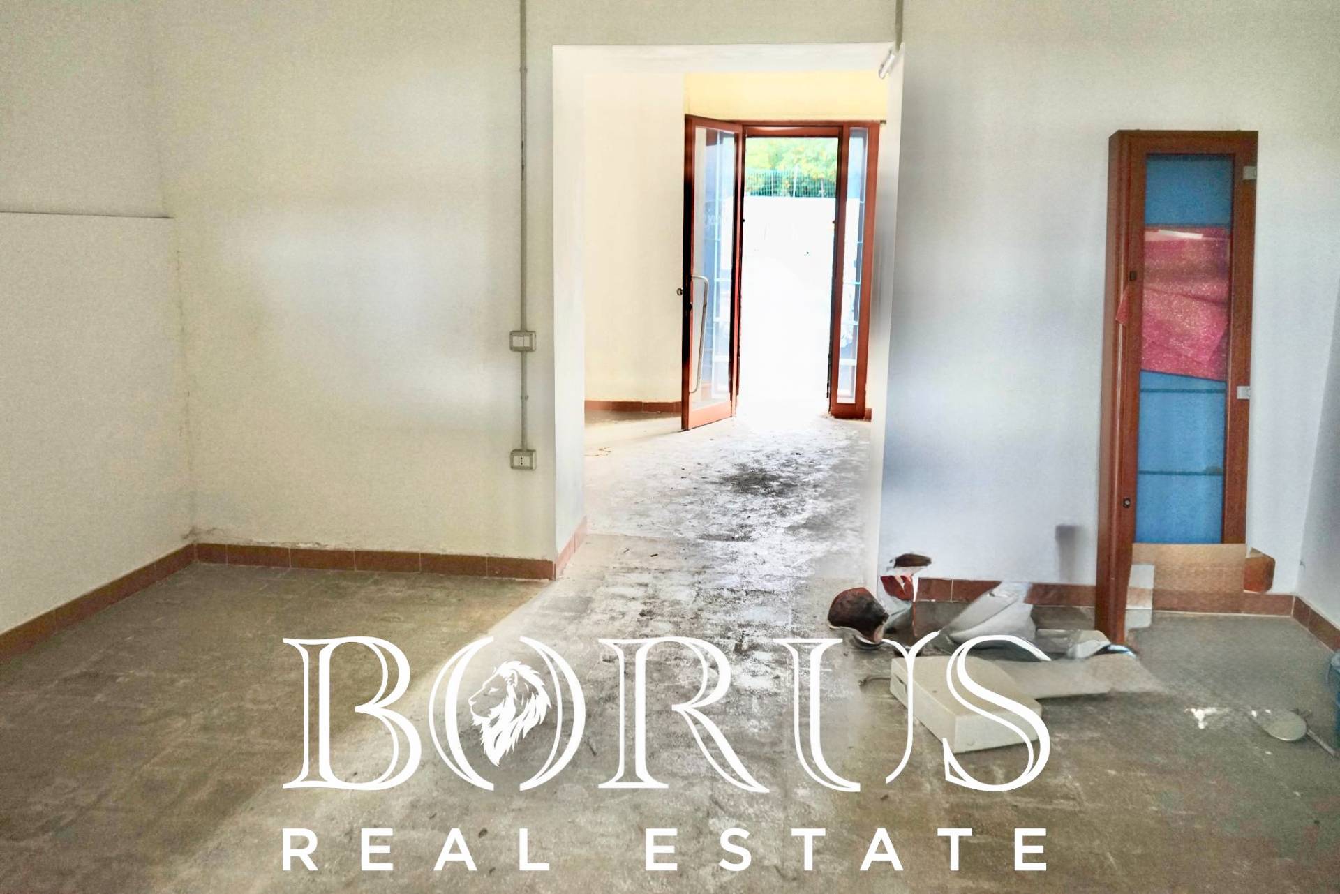 Locale commerciale in affitto a Teverola