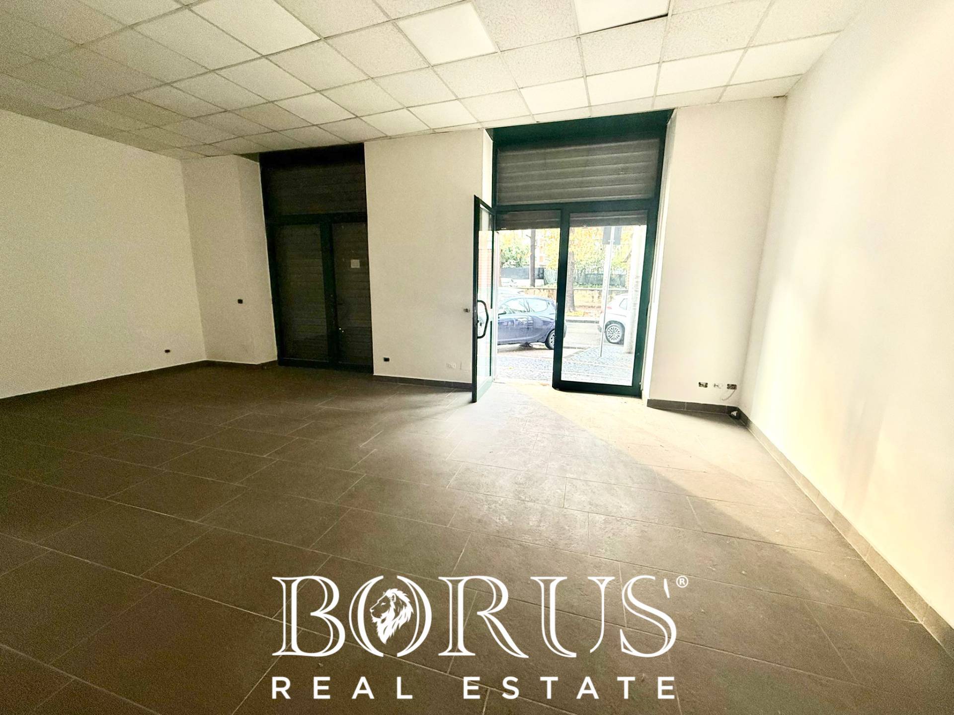 Locale commerciale in affitto a Teverola