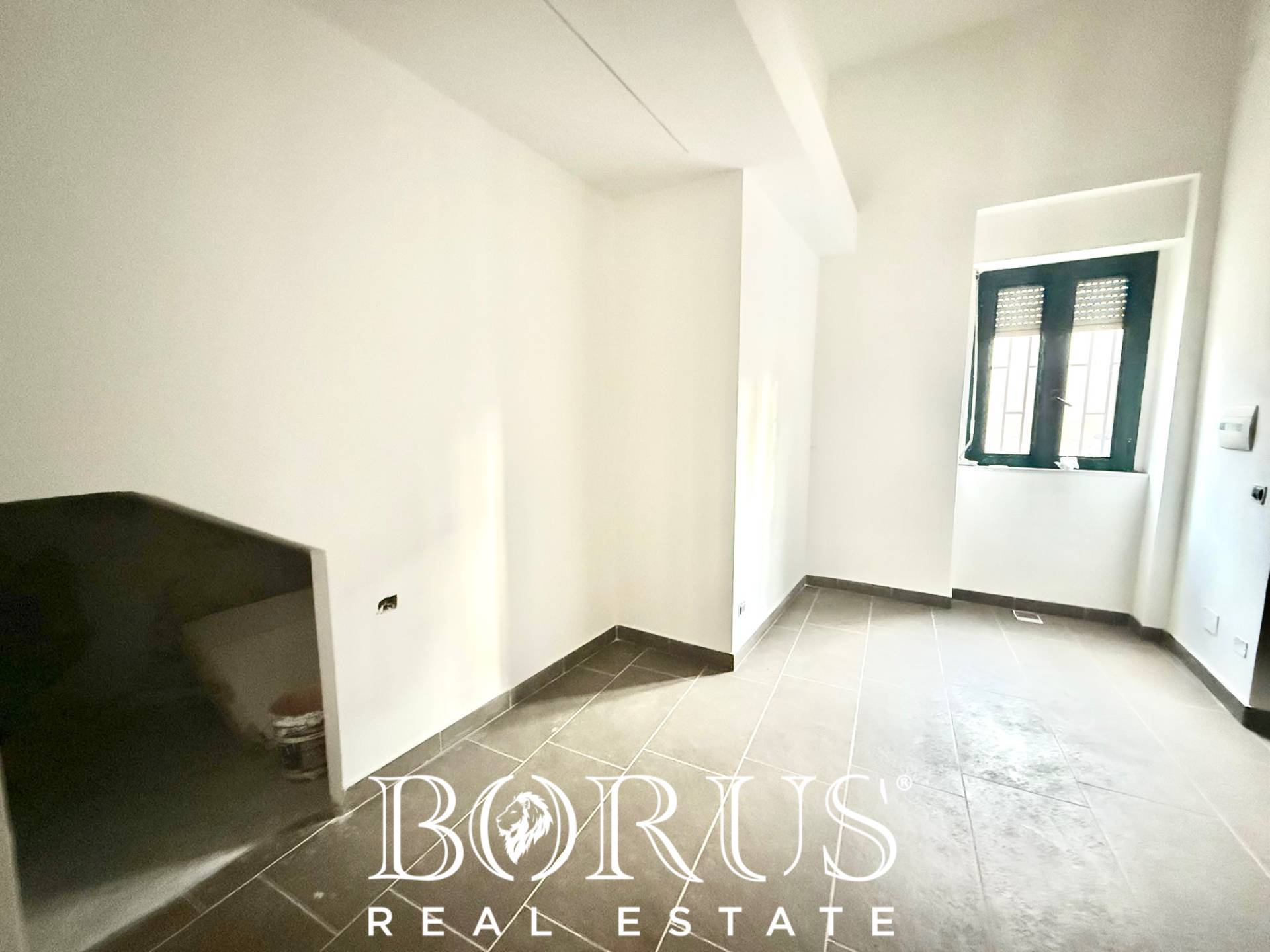 Locale commerciale in affitto a Teverola