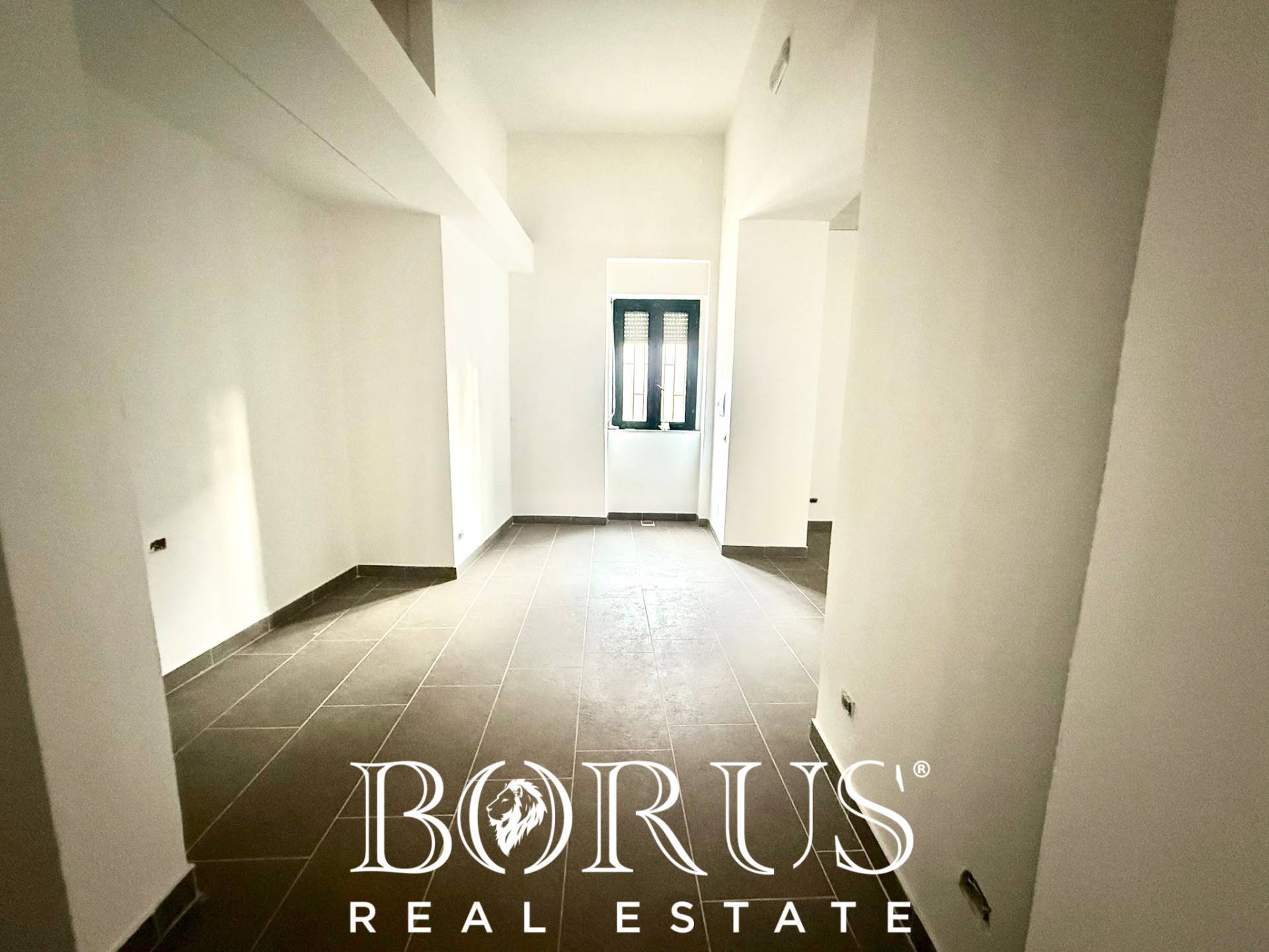 Locale commerciale in affitto a Teverola