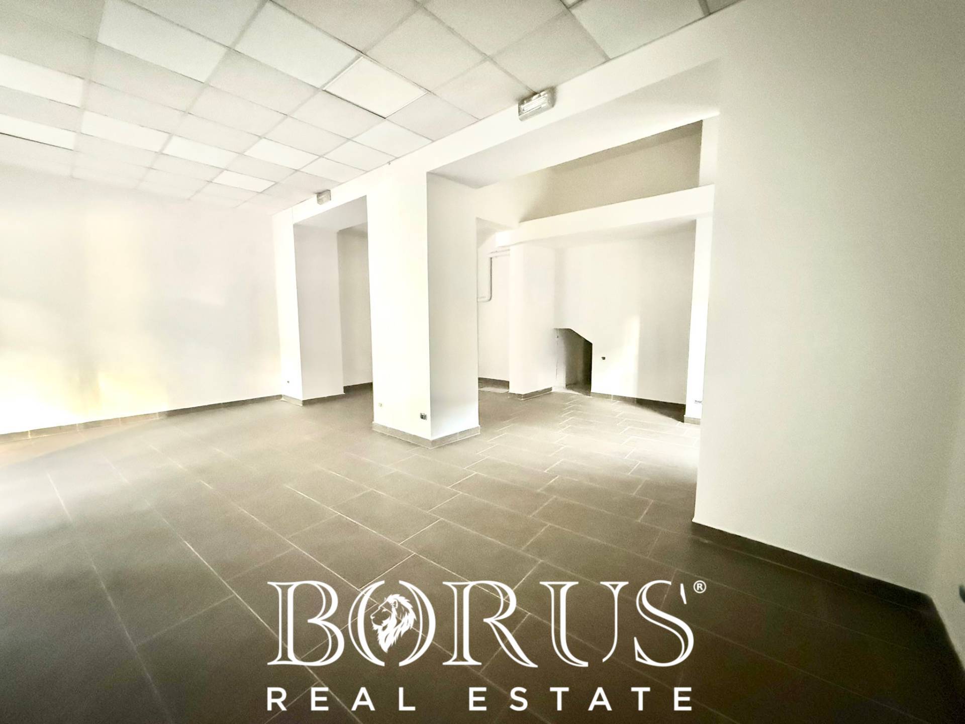 Locale commerciale in affitto a Teverola