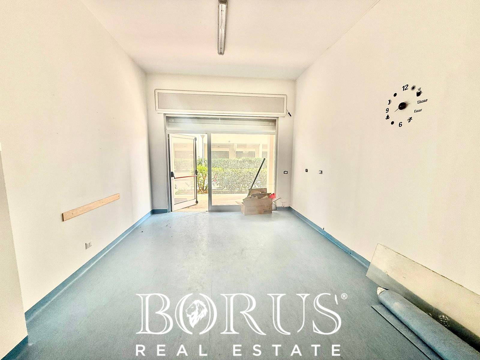 Locale commerciale in affitto a Lusciano