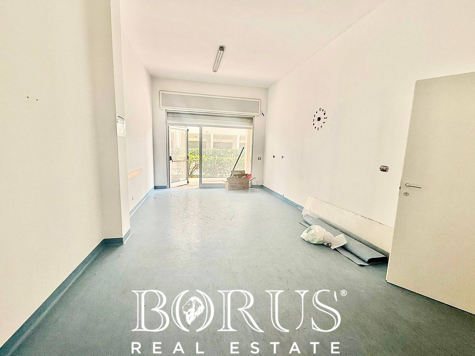 Locale commerciale in affitto a Lusciano