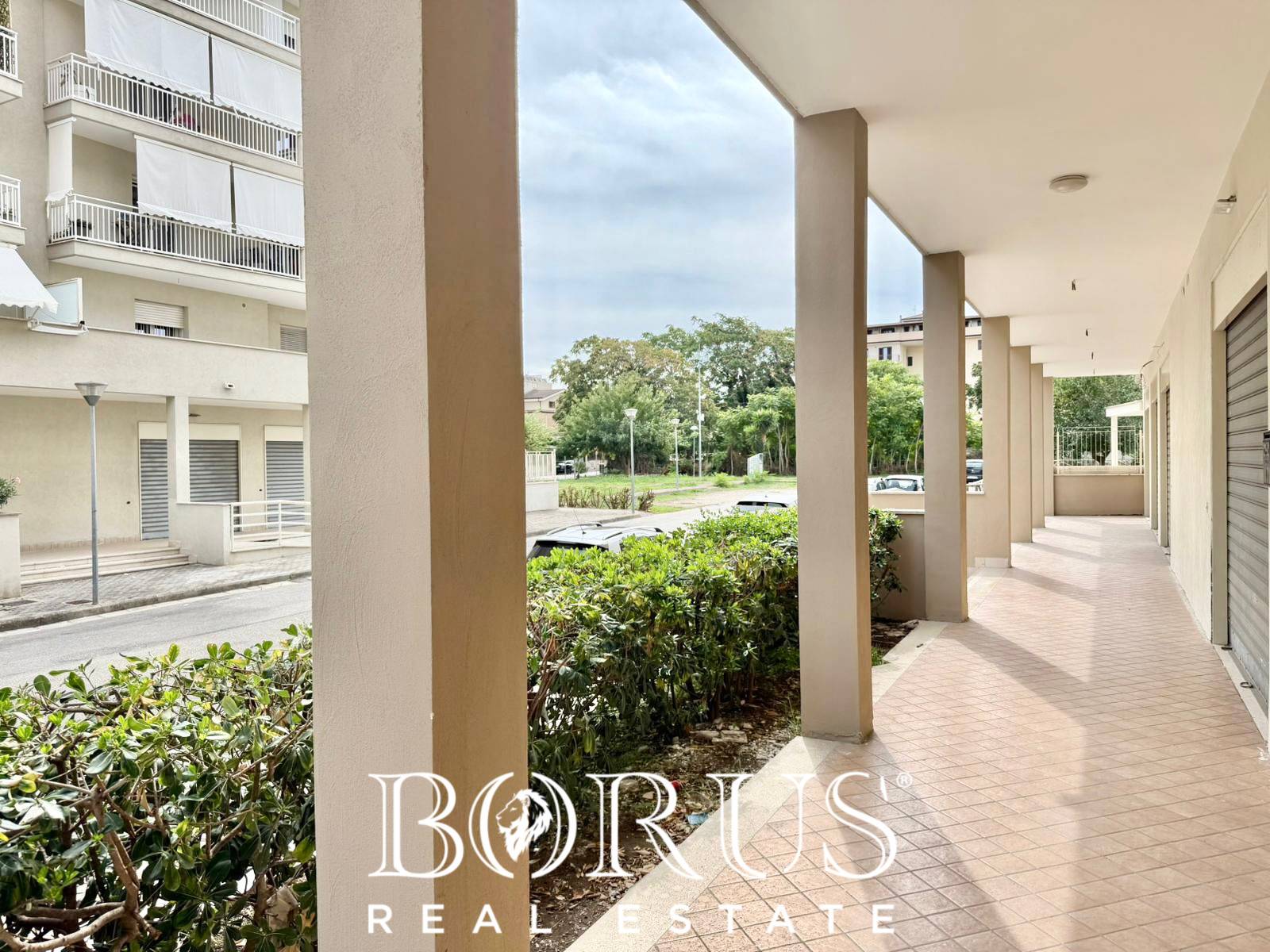 Locale commerciale in affitto a Lusciano