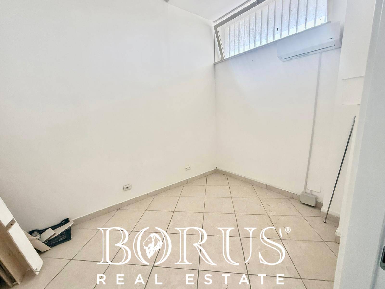 Locale commerciale in affitto a Lusciano