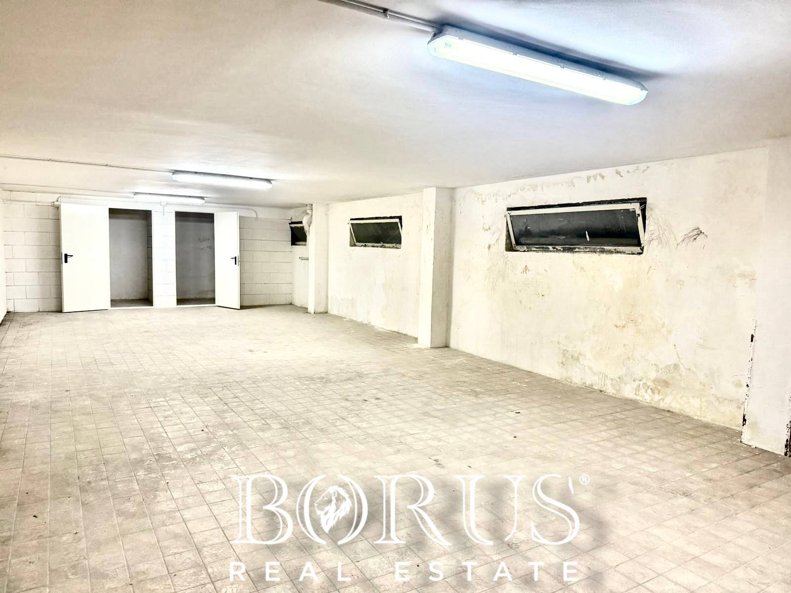 Box o garage in vendita a Caserta