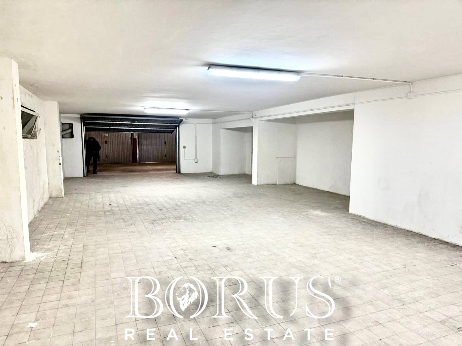 Box o garage in vendita a Caserta