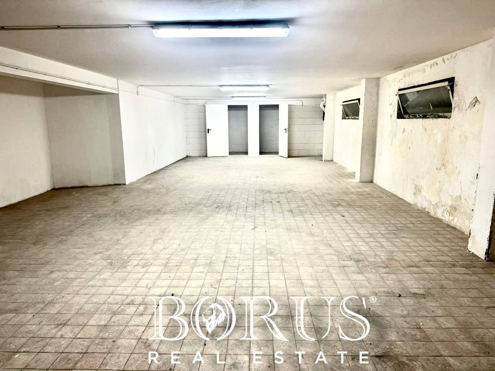 Box o garage in vendita a Caserta