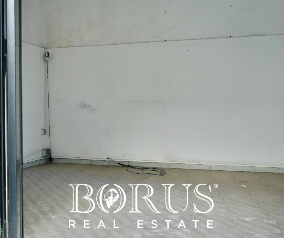 Locale commerciale in affitto a Aversa