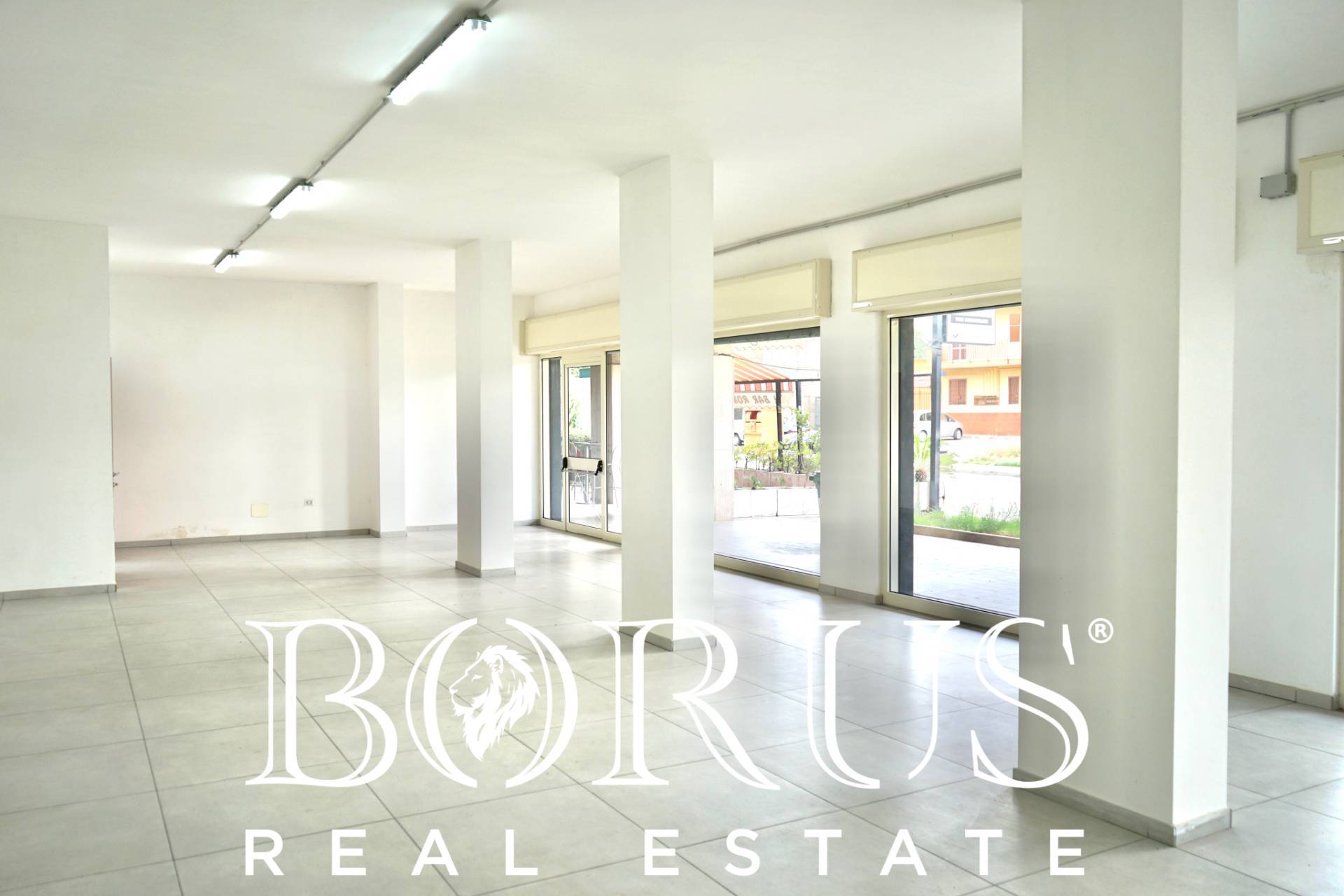 Locale commerciale in affitto a Arzano