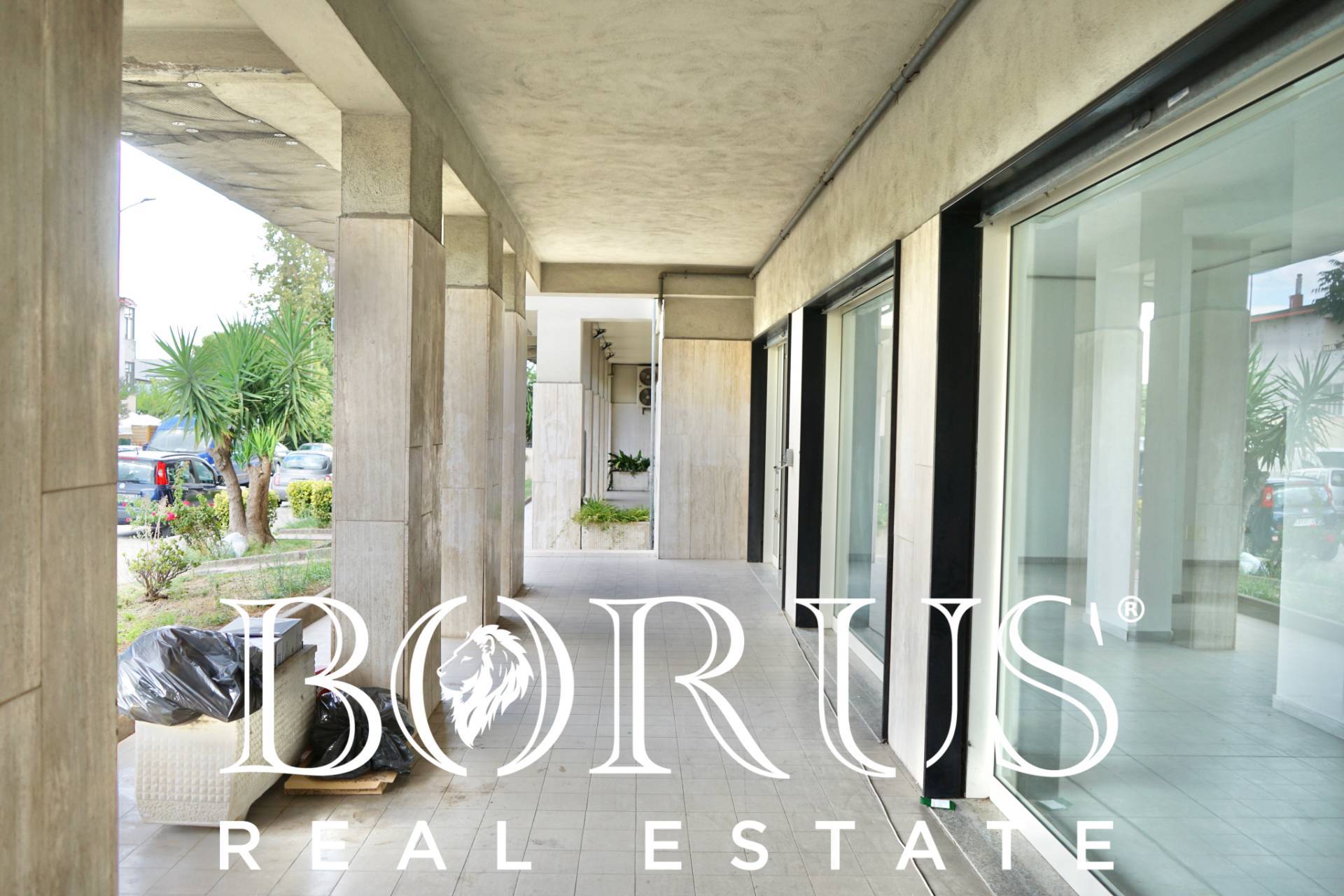 Locale commerciale in affitto a Arzano