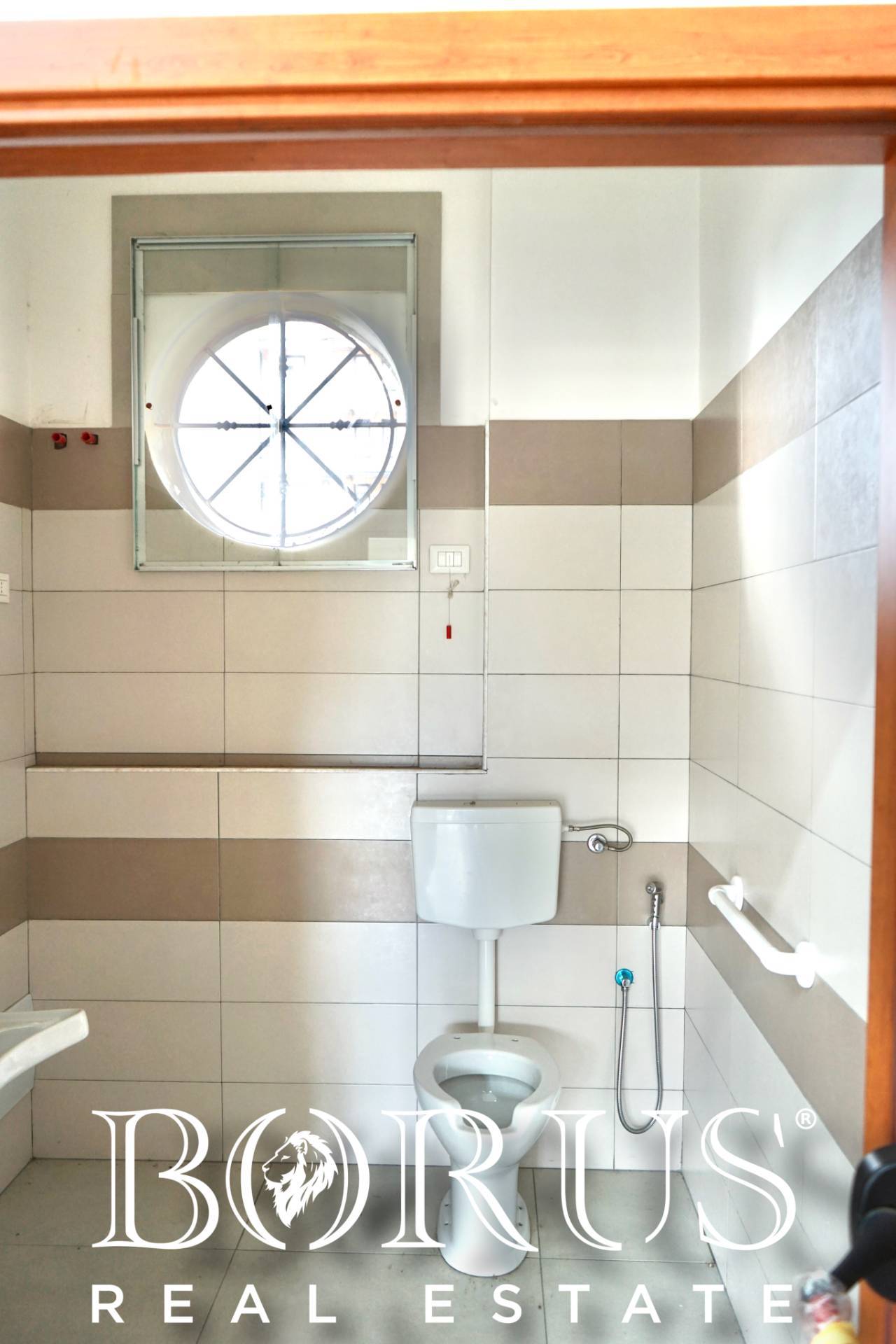 Locale commerciale in affitto a Arzano