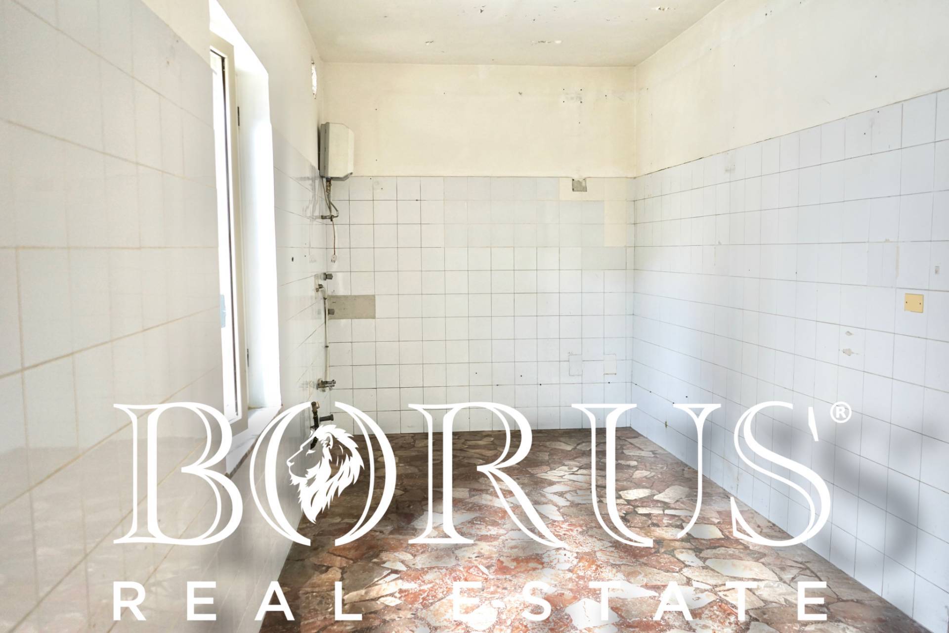 Locale commerciale in affitto a Gricignano di Aversa