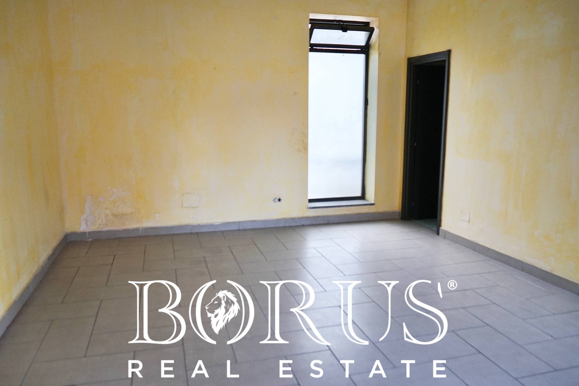 Locale commerciale in affitto a Lusciano