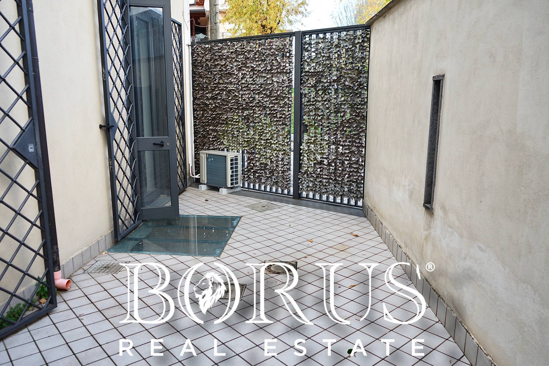 Locale commerciale in affitto a Lusciano