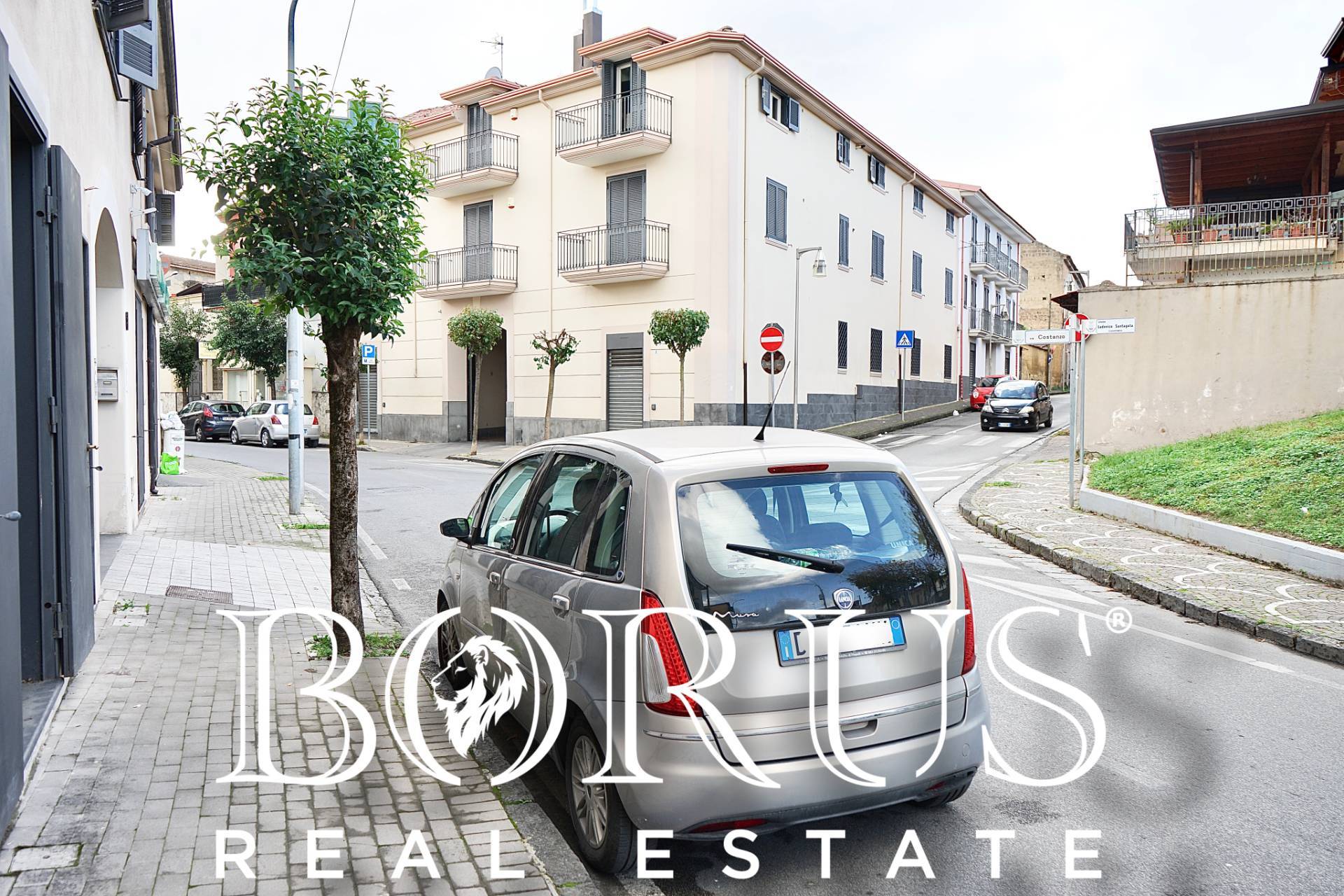 Locale commerciale in affitto a Lusciano