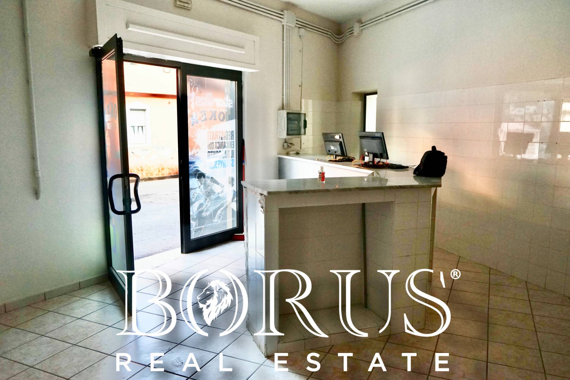 Locale commerciale in affitto a Trentola-Ducenta