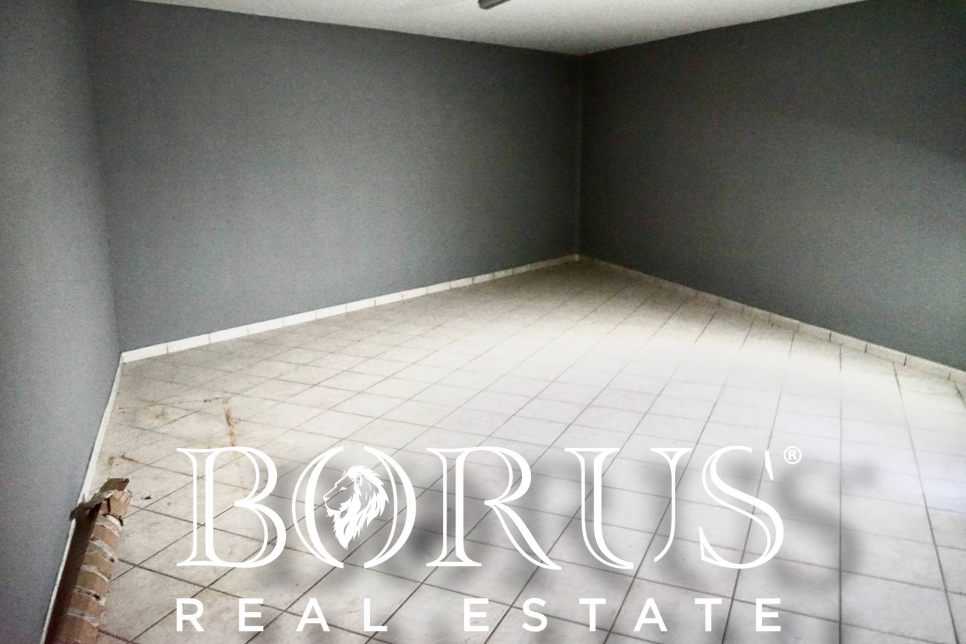 Locale commerciale in affitto a Trentola-Ducenta