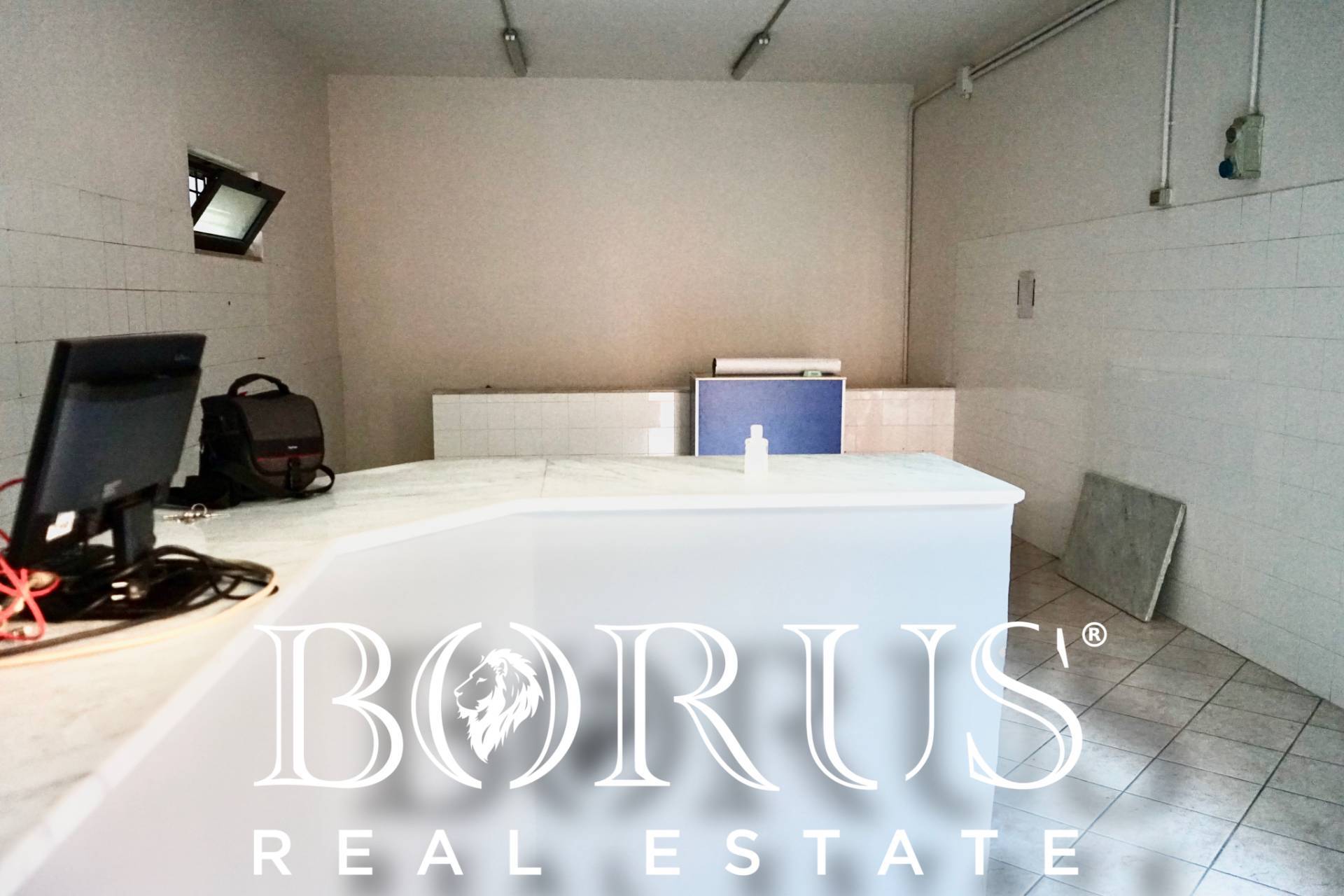 Locale commerciale in affitto a Trentola-Ducenta