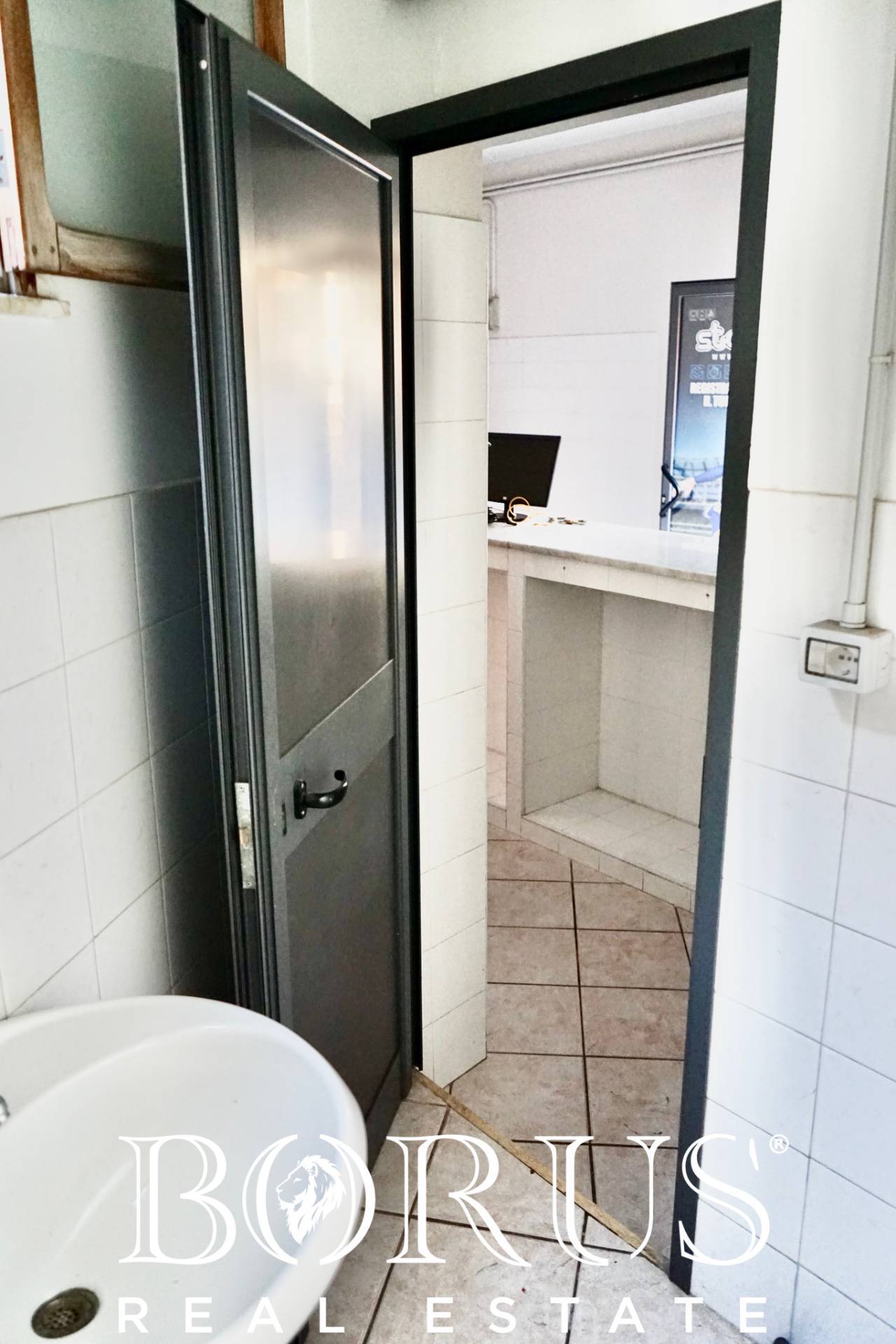 Locale commerciale in affitto a Trentola-Ducenta