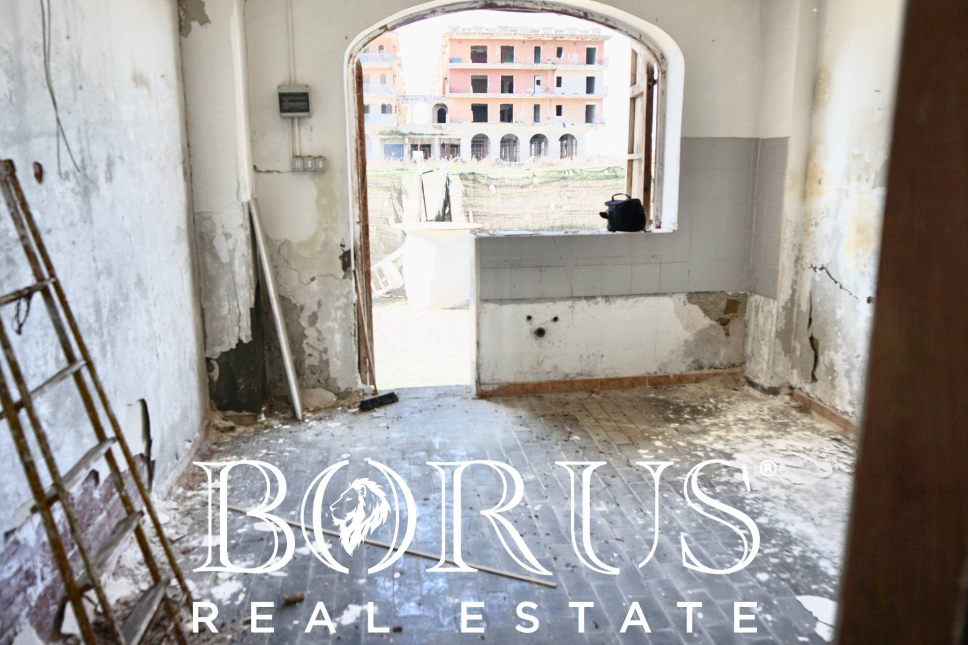 Locale commerciale in affitto a Castel Volturno