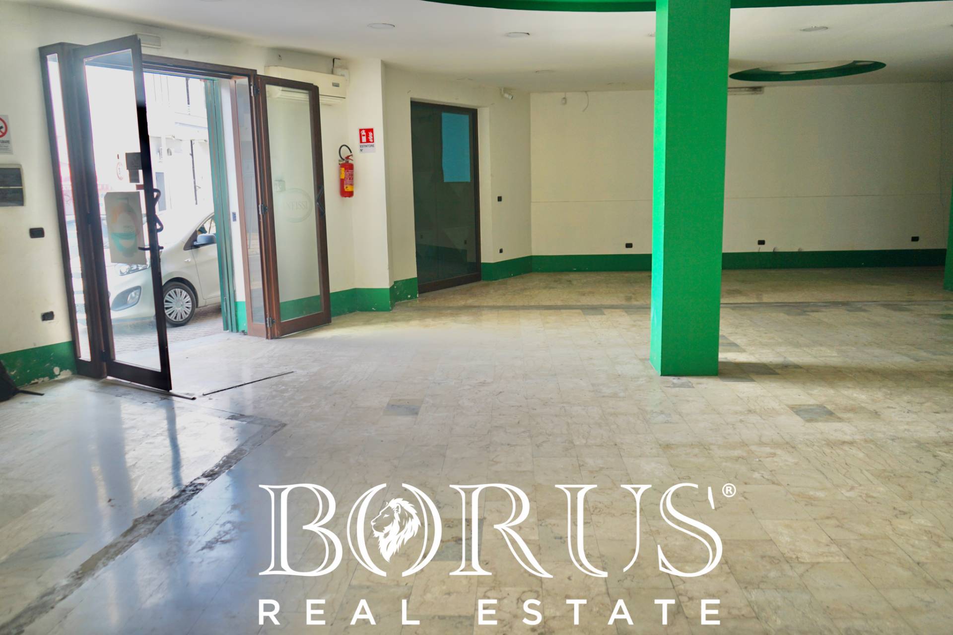 Locale commerciale in affitto a Villa di Briano