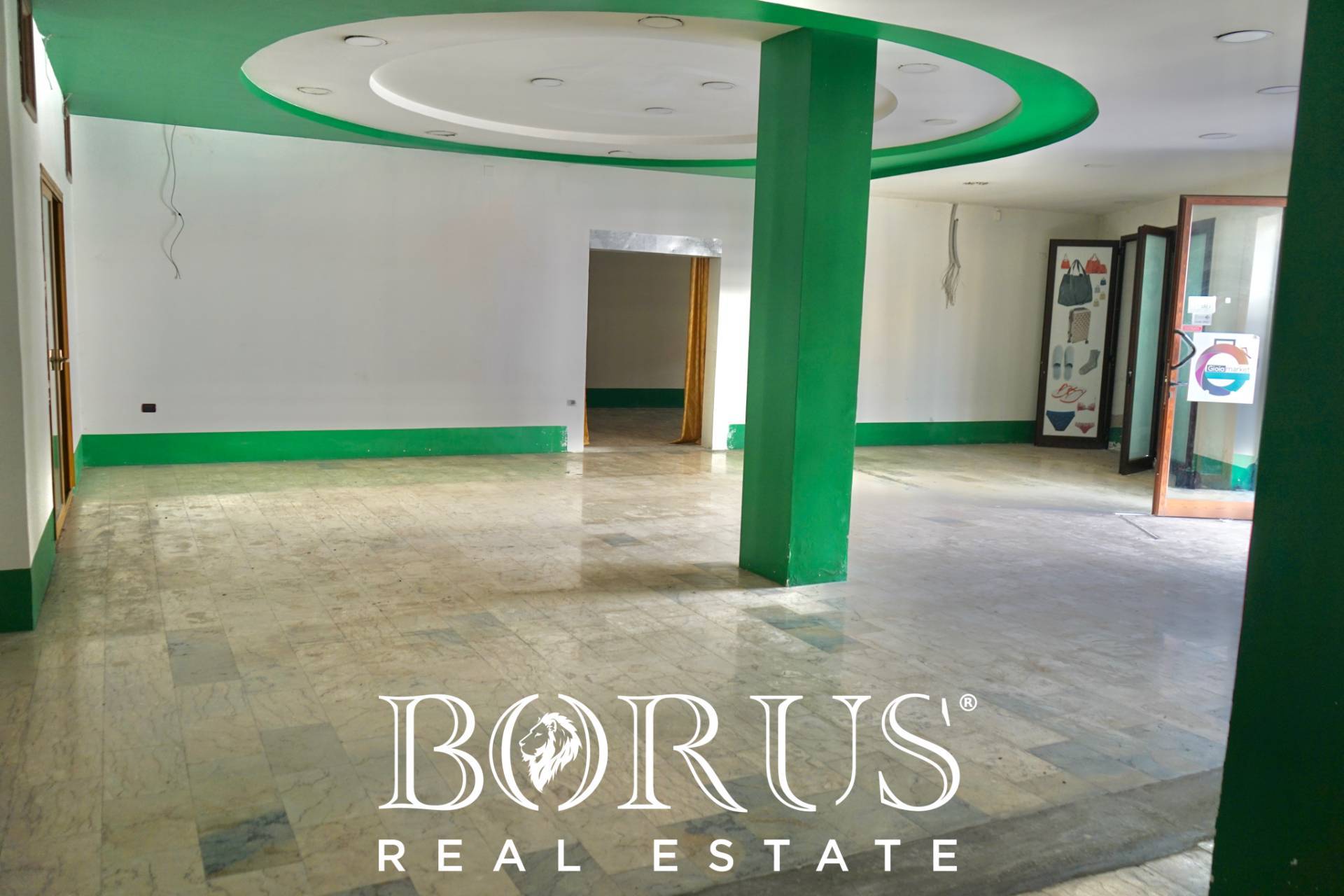 Locale commerciale in affitto a Villa di Briano