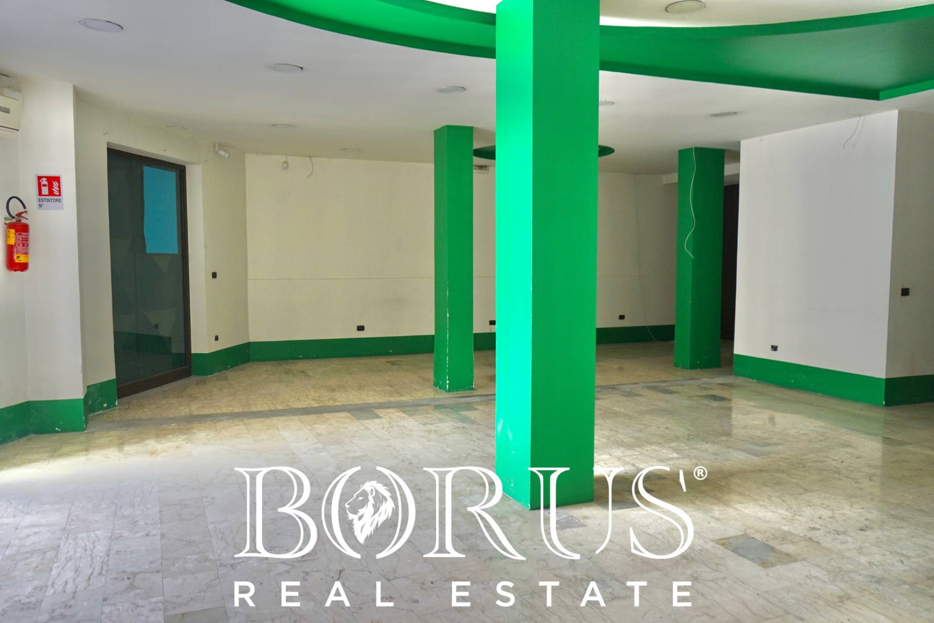 Locale commerciale in affitto a Villa di Briano