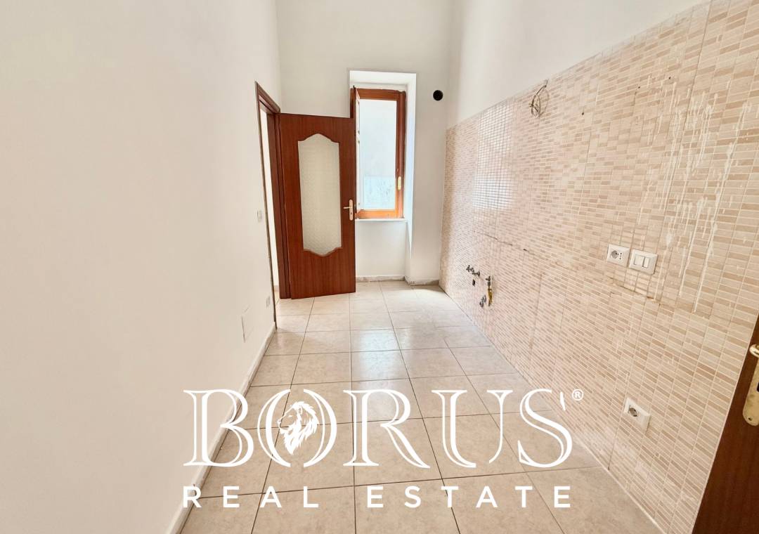 Locale commerciale in affitto a Frattamaggiore