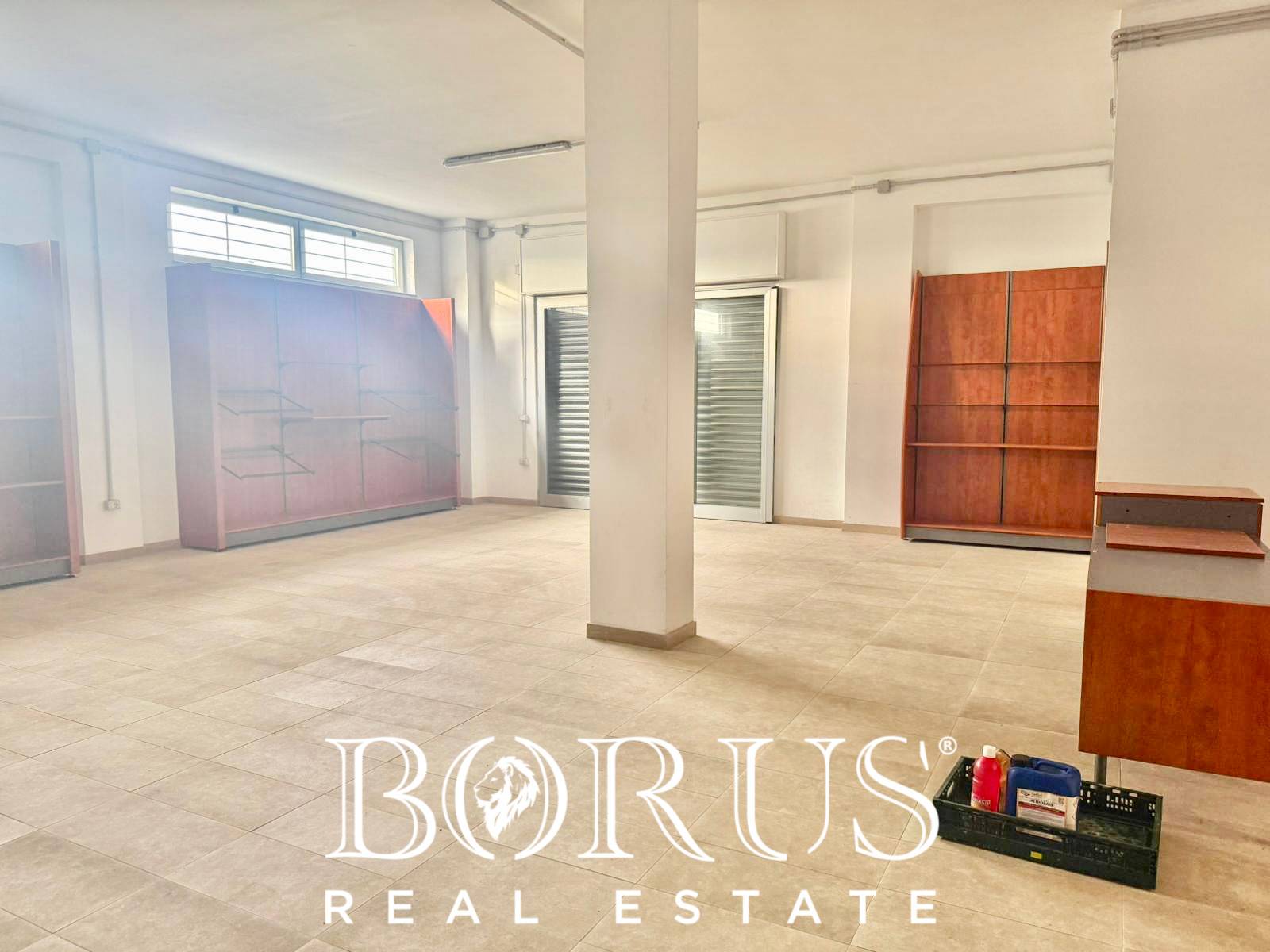 Locale commerciale in affitto a Casal di Principe