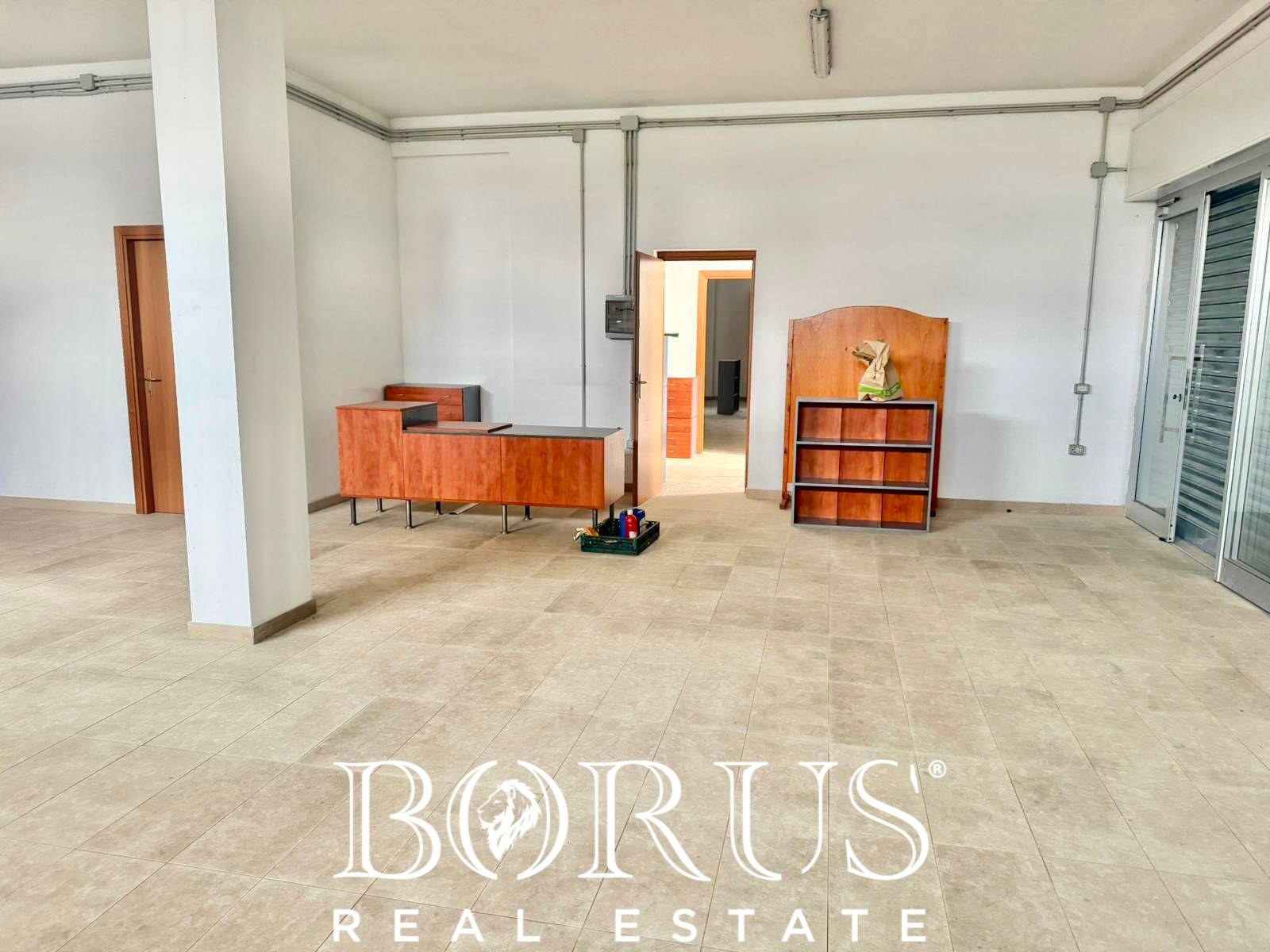 Locale commerciale in affitto a Casal di Principe