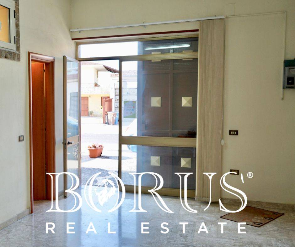 Locale commerciale in affitto a Villa Literno