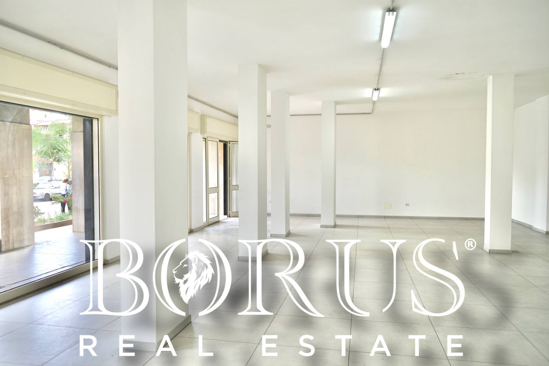 Locale commerciale in affitto a Arzano