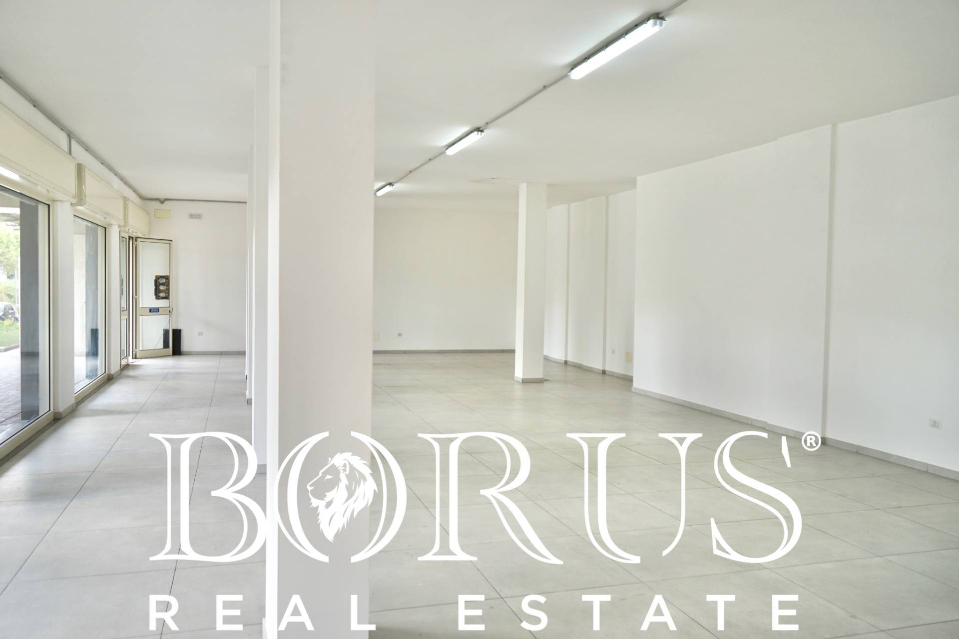 Locale commerciale in affitto a Arzano