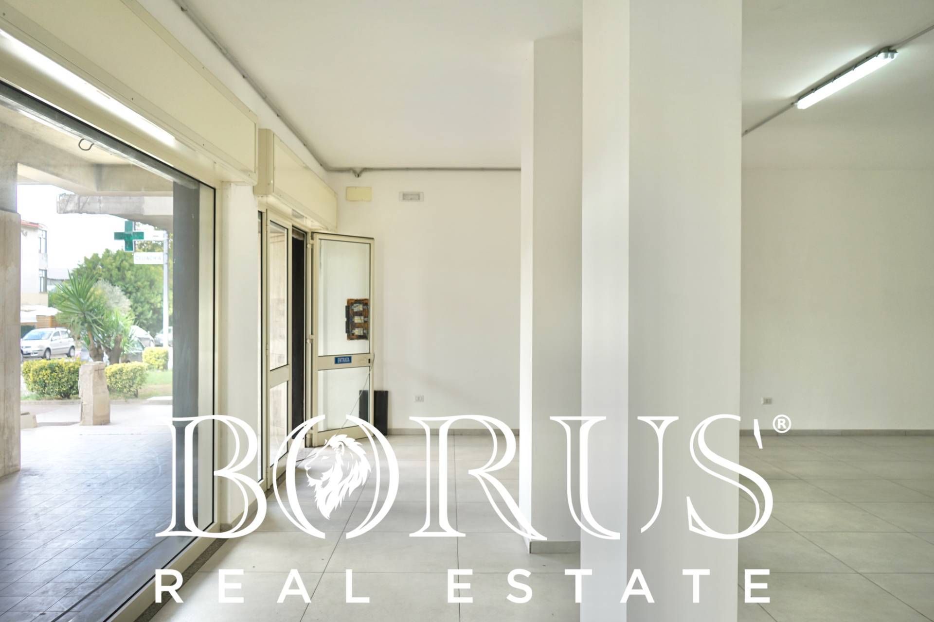 Locale commerciale in affitto a Arzano