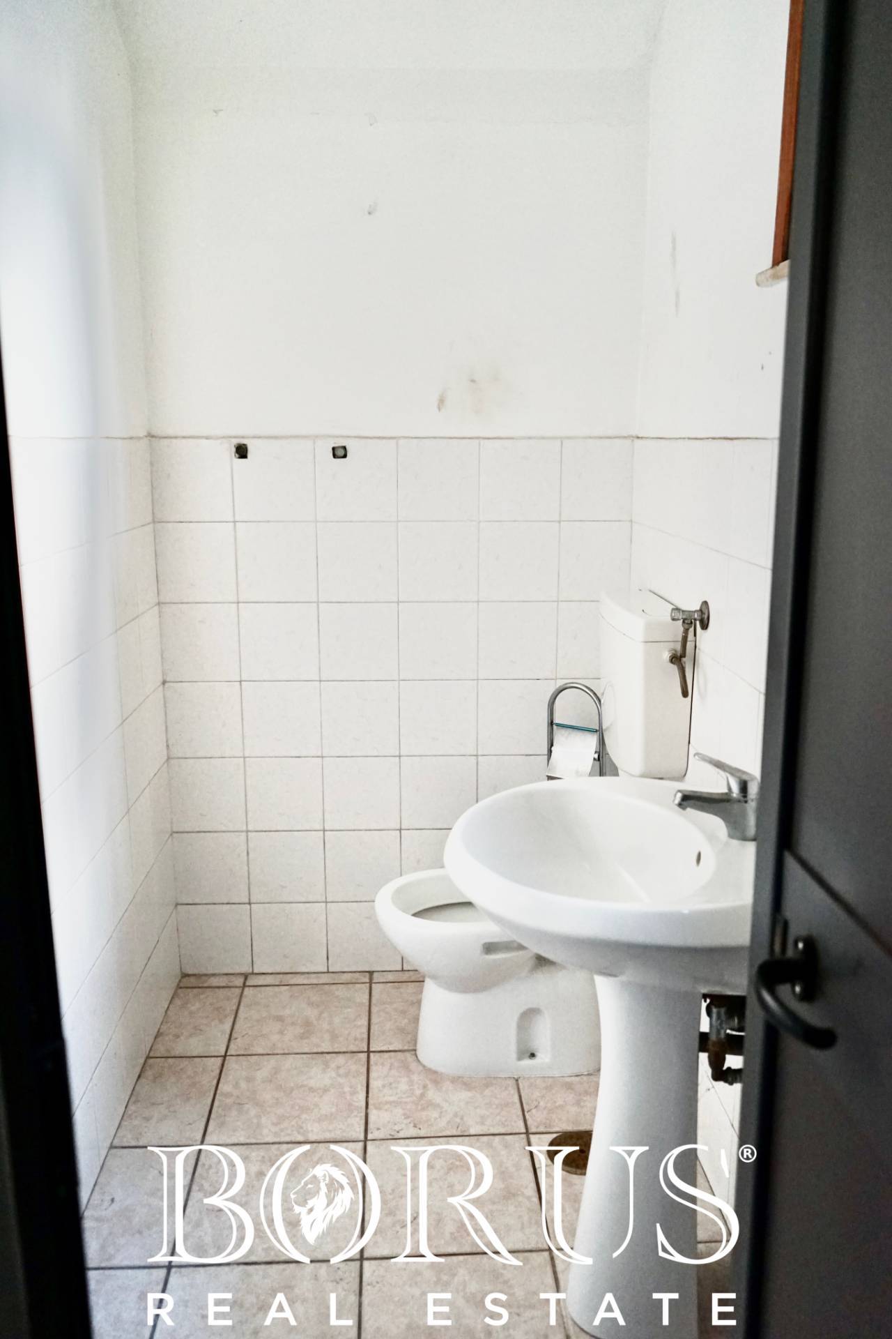 Locale commerciale in affitto a Trentola-Ducenta