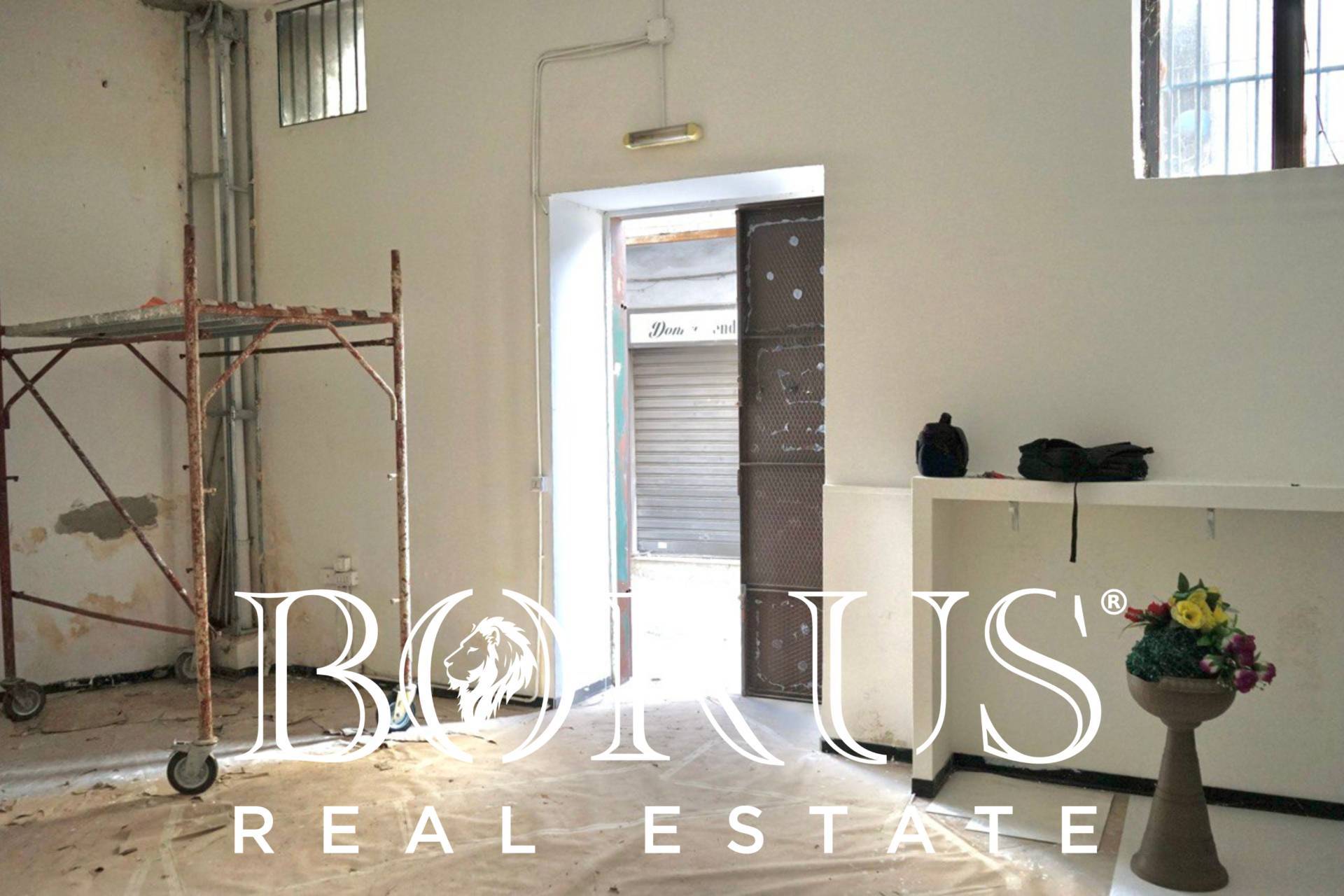 Locale commerciale in affitto a Aversa