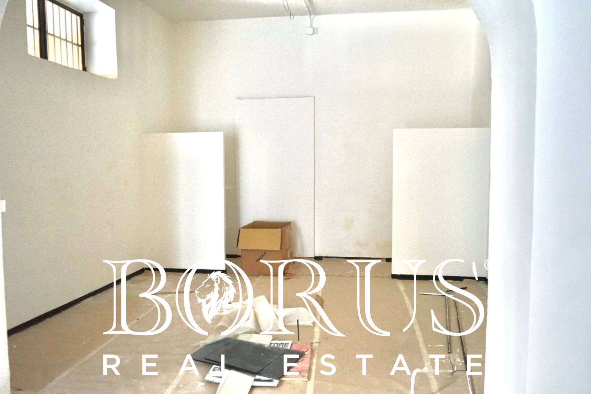 Locale commerciale in affitto a Aversa