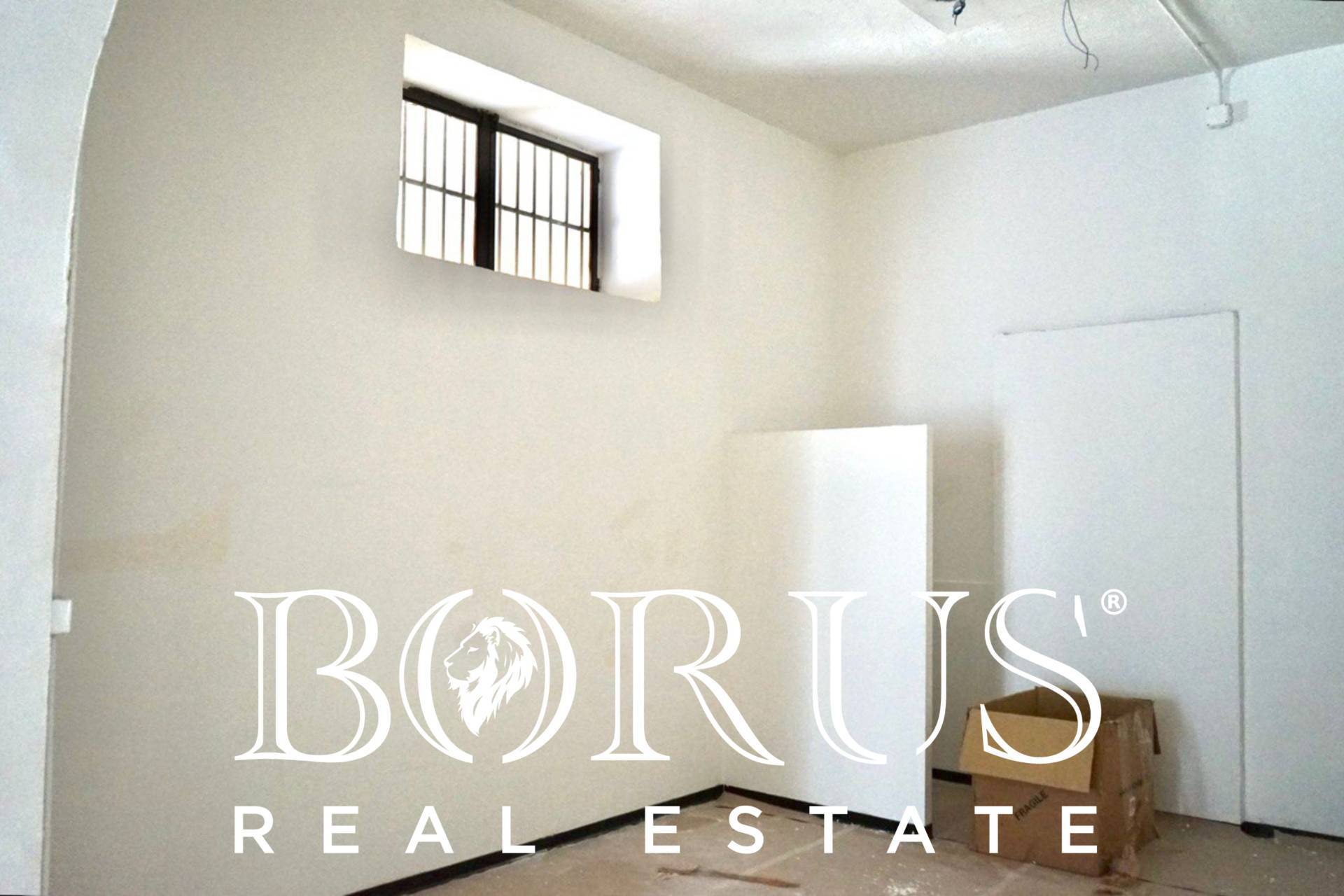 Locale commerciale in affitto a Aversa