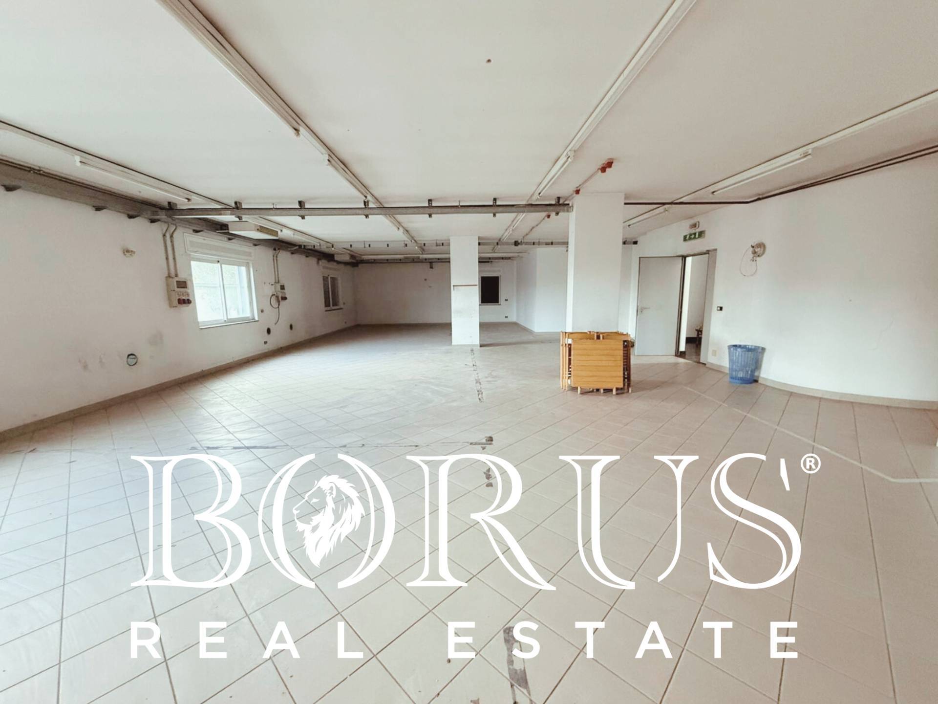 Locale commerciale in affitto a Gricignano di Aversa