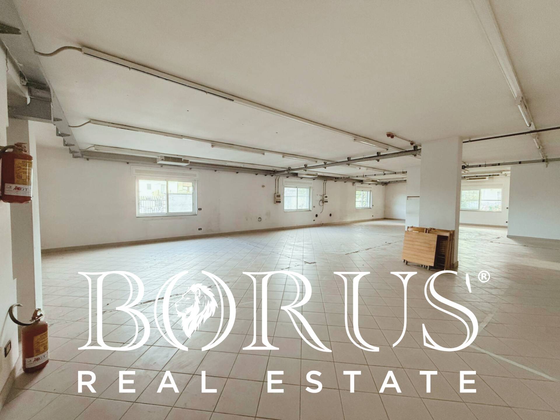 Locale commerciale in affitto a Gricignano di Aversa