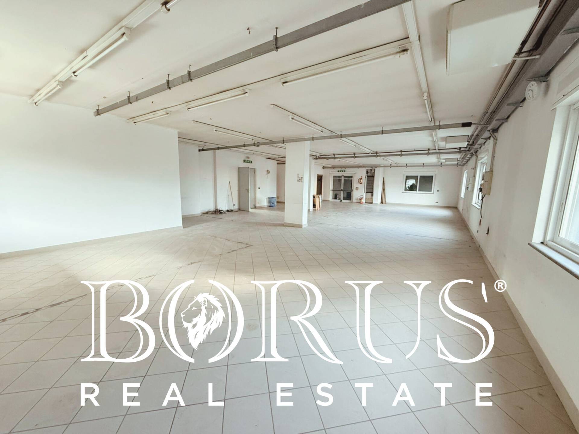 Locale commerciale in affitto a Gricignano di Aversa